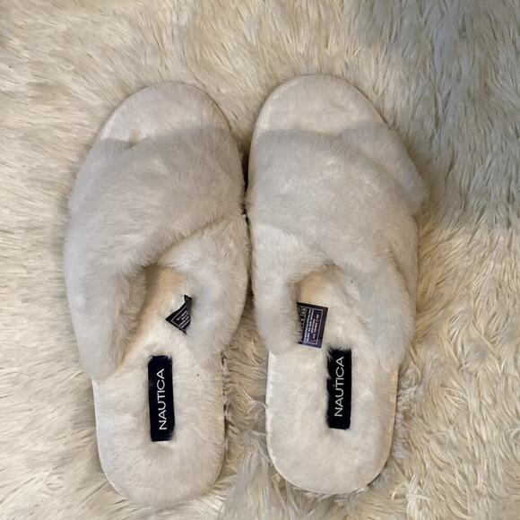 Nautica Faux Fur Slippers - Size 8 (Like New) - Picture 1 of 6